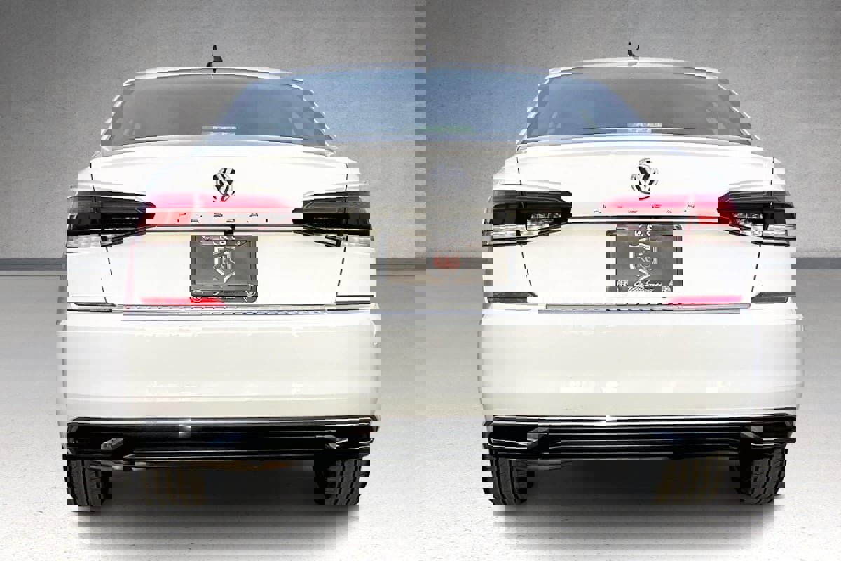 Used 2022 Volkswagen Passat 2.0T SE image 4