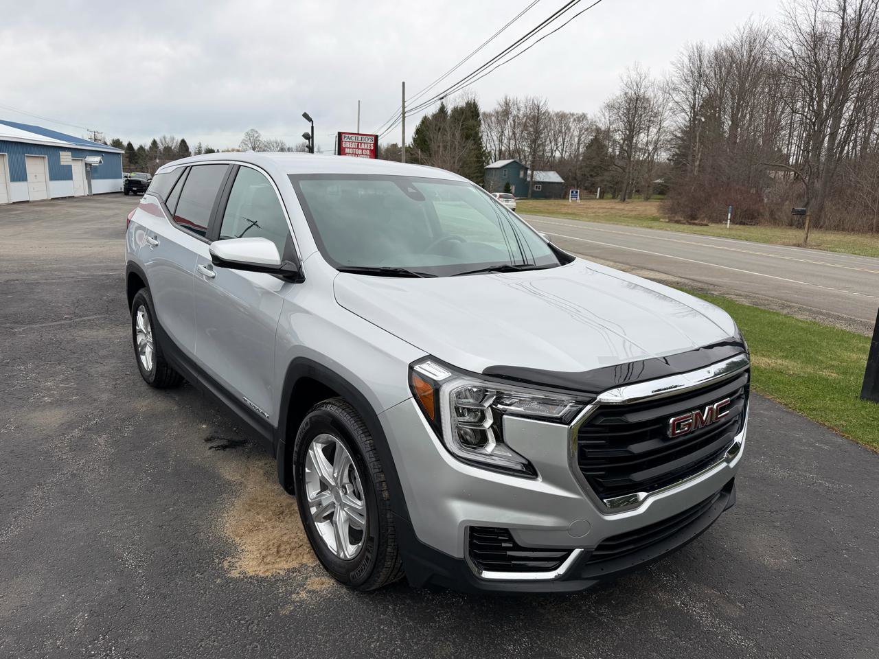 Used 2022 GMC Terrain SLE image 3