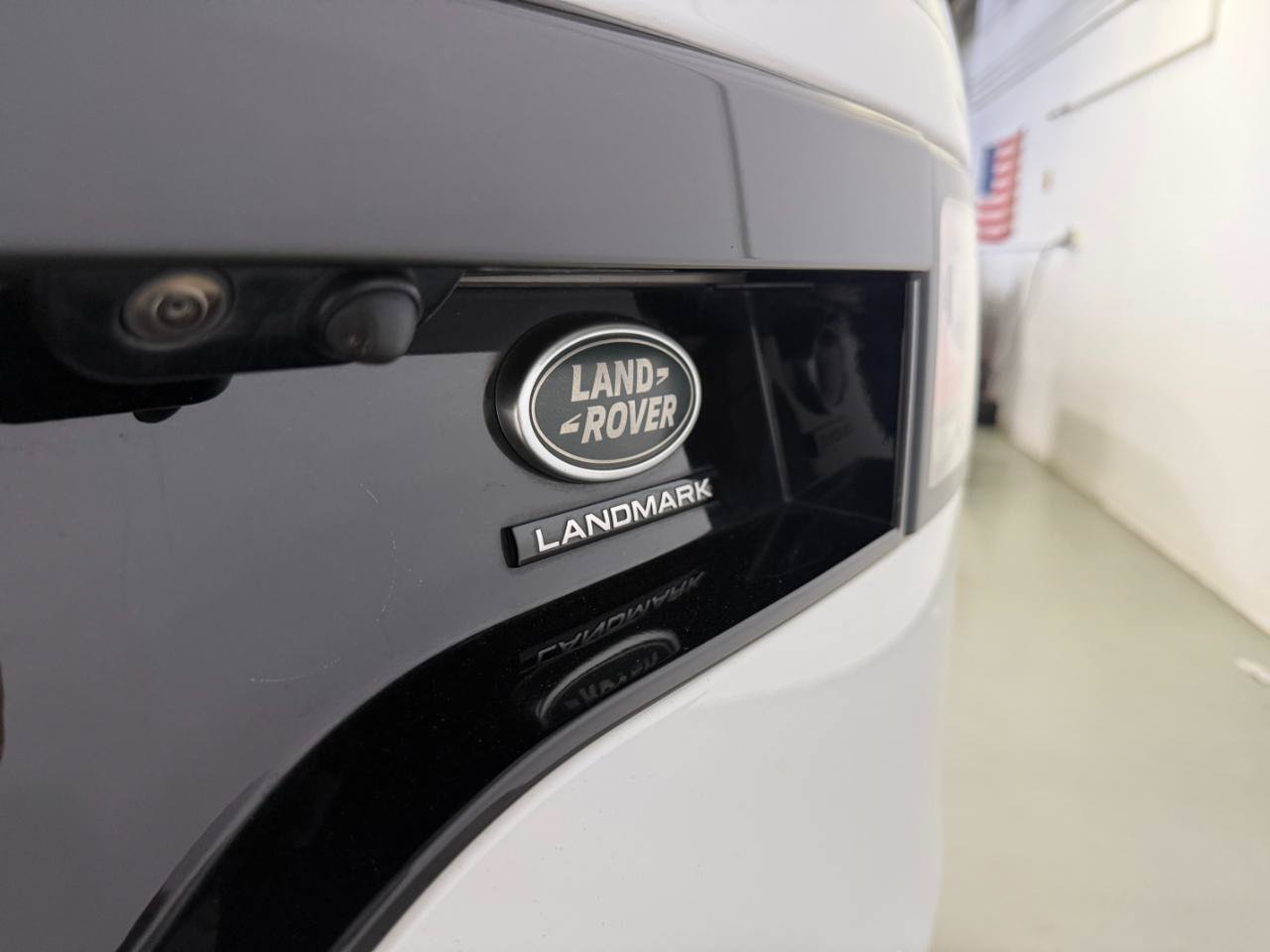 Used 2020 Land Rover Discovery Landmark AWD/4WD image 27
