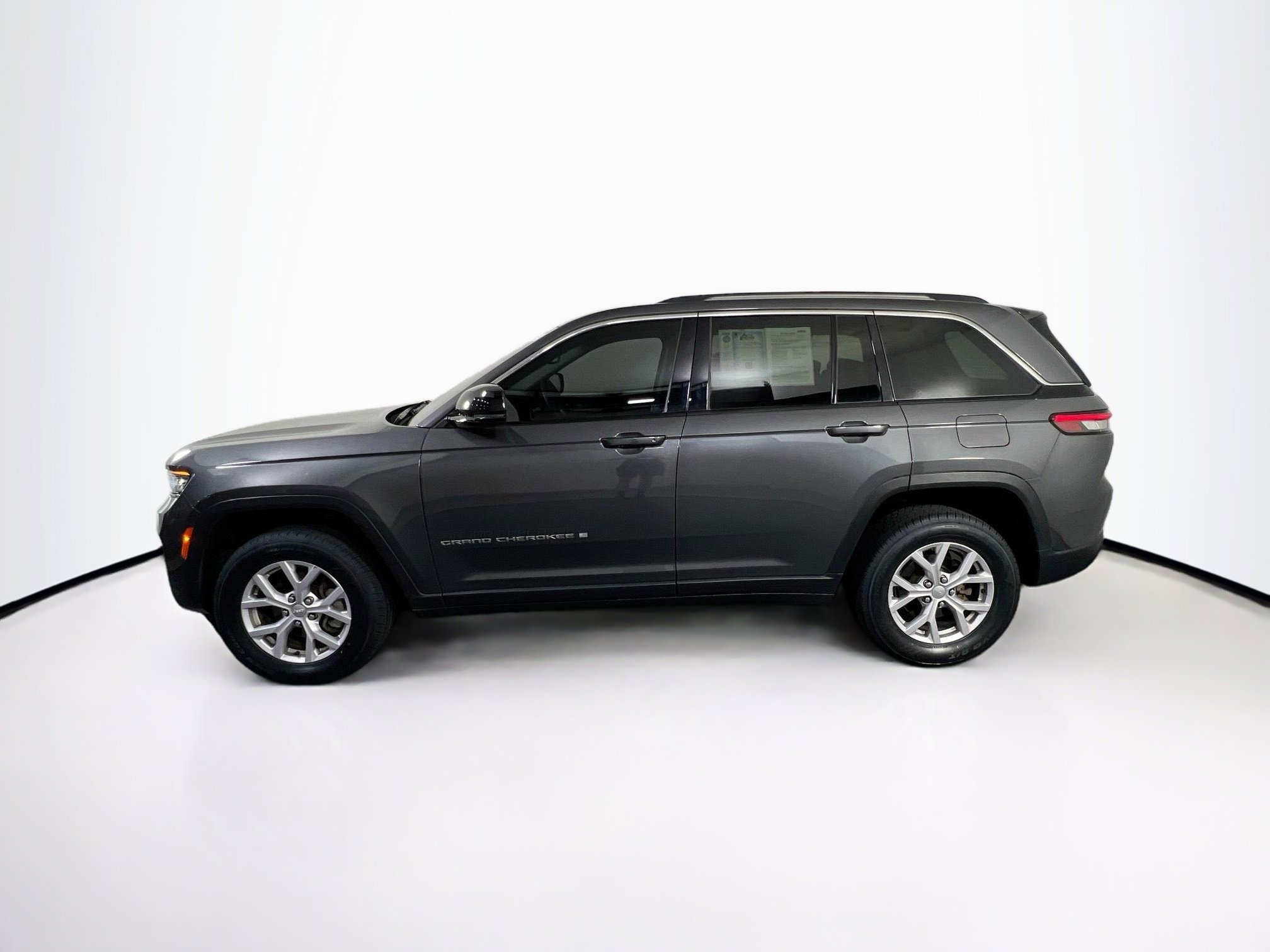 Used 2022 Jeep Grand Cherokee Limited image 8