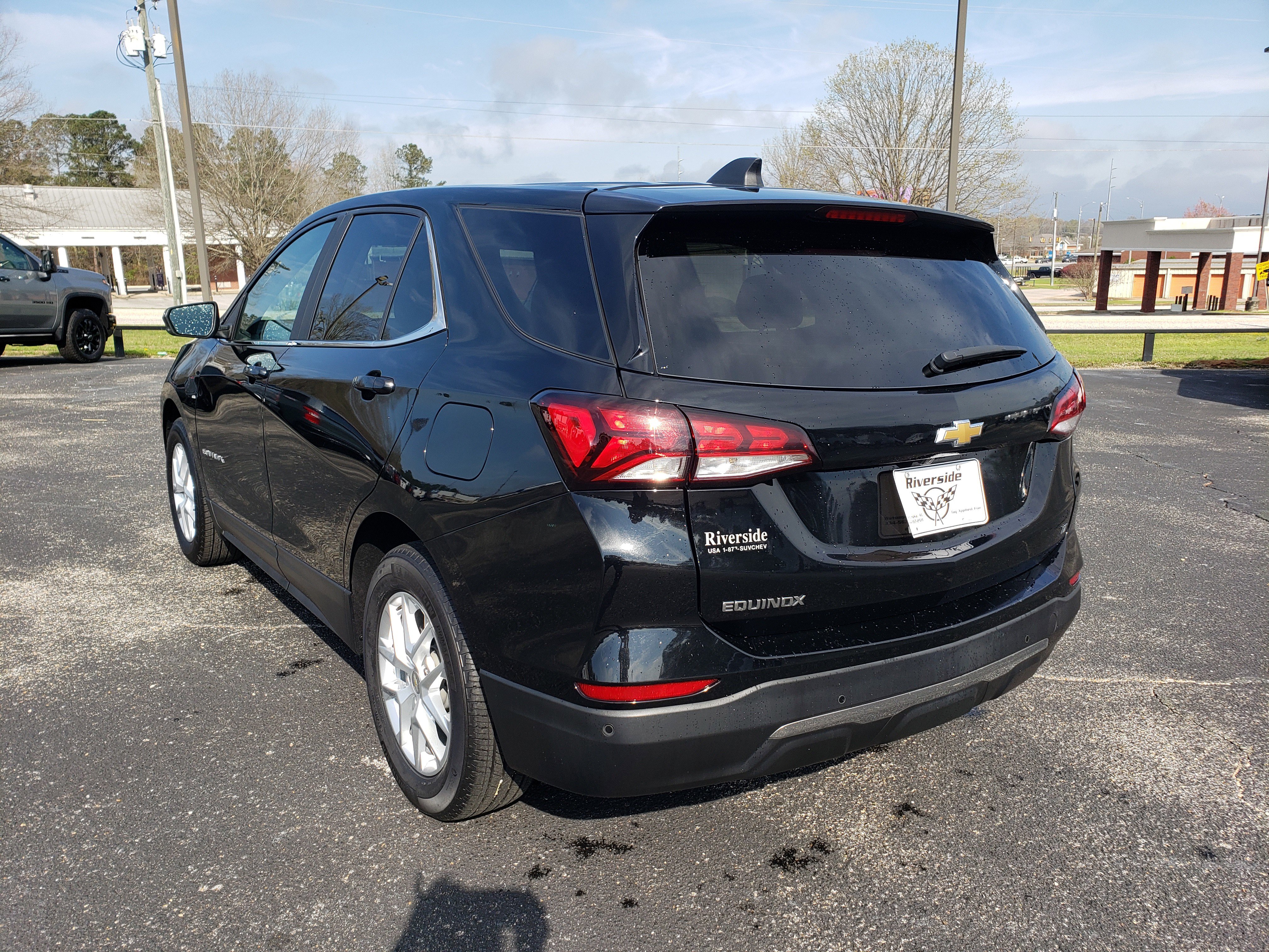 Used 2022 Chevrolet Equinox LT w/ Driver Convenience Package image 3