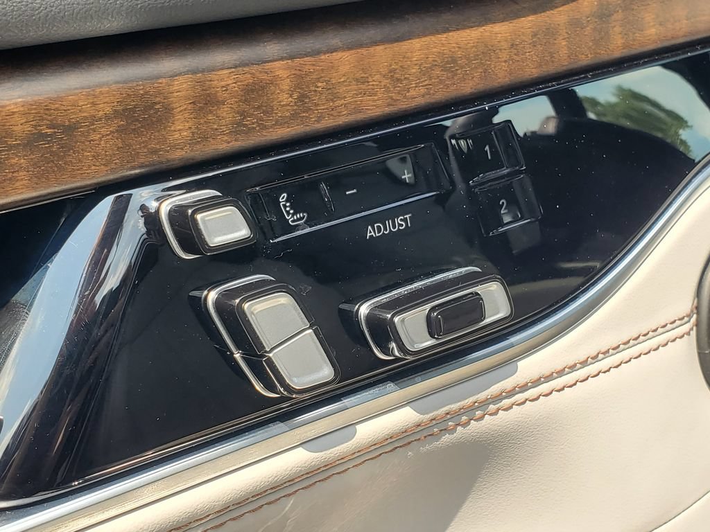 Used 2025 Jeep Grand Wagoneer 4WD image 9