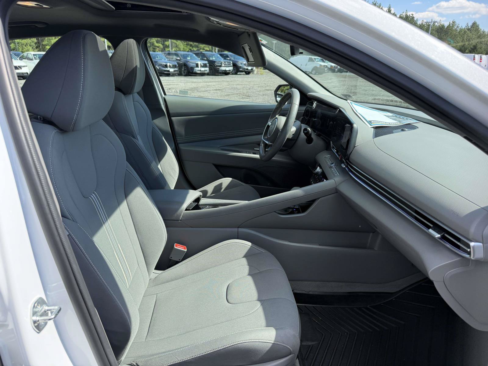 Used 2024 Hyundai Elantra SEL w/ Convenience Package FWD image 15