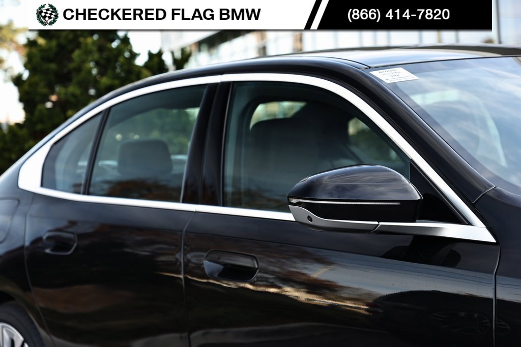 Certified 2025 BMW 530i w/ Premium Package image 5