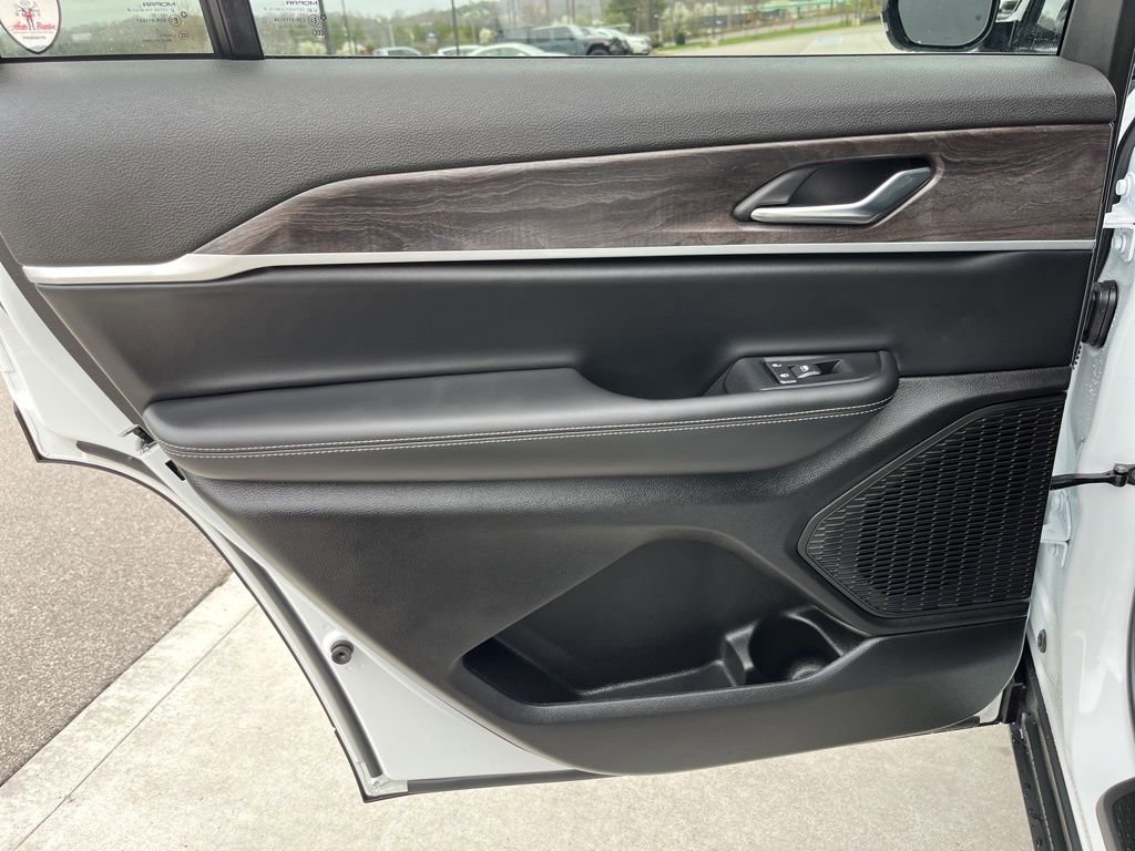 New 2025 Jeep Grand Cherokee L Limited image 17