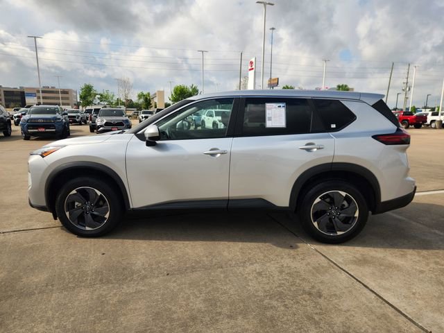 Used 2025 Nissan Rogue SV image 4