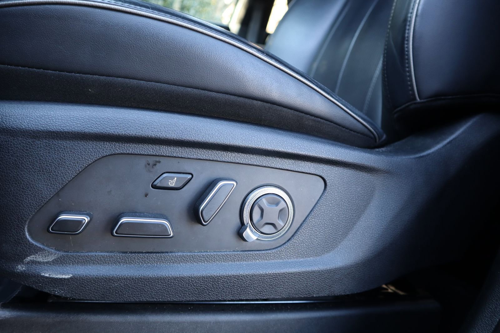 Used 2023 Hyundai Palisade Calligraphy image 11