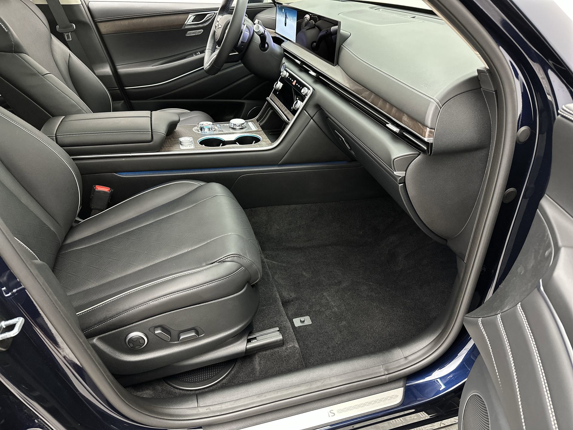 Certified 2026 Genesis GV80 3.5T Advanced image 26