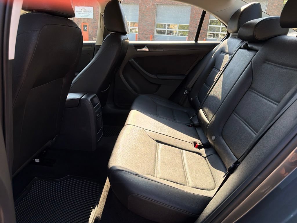 Used 2012 Volkswagen Jetta SE FWD image 23