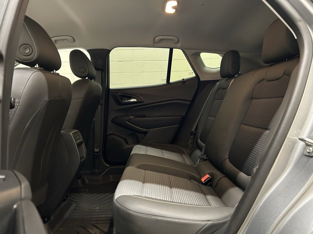 Used 2025 Chevrolet Trax LT w/ Driver Confidence Package image 8