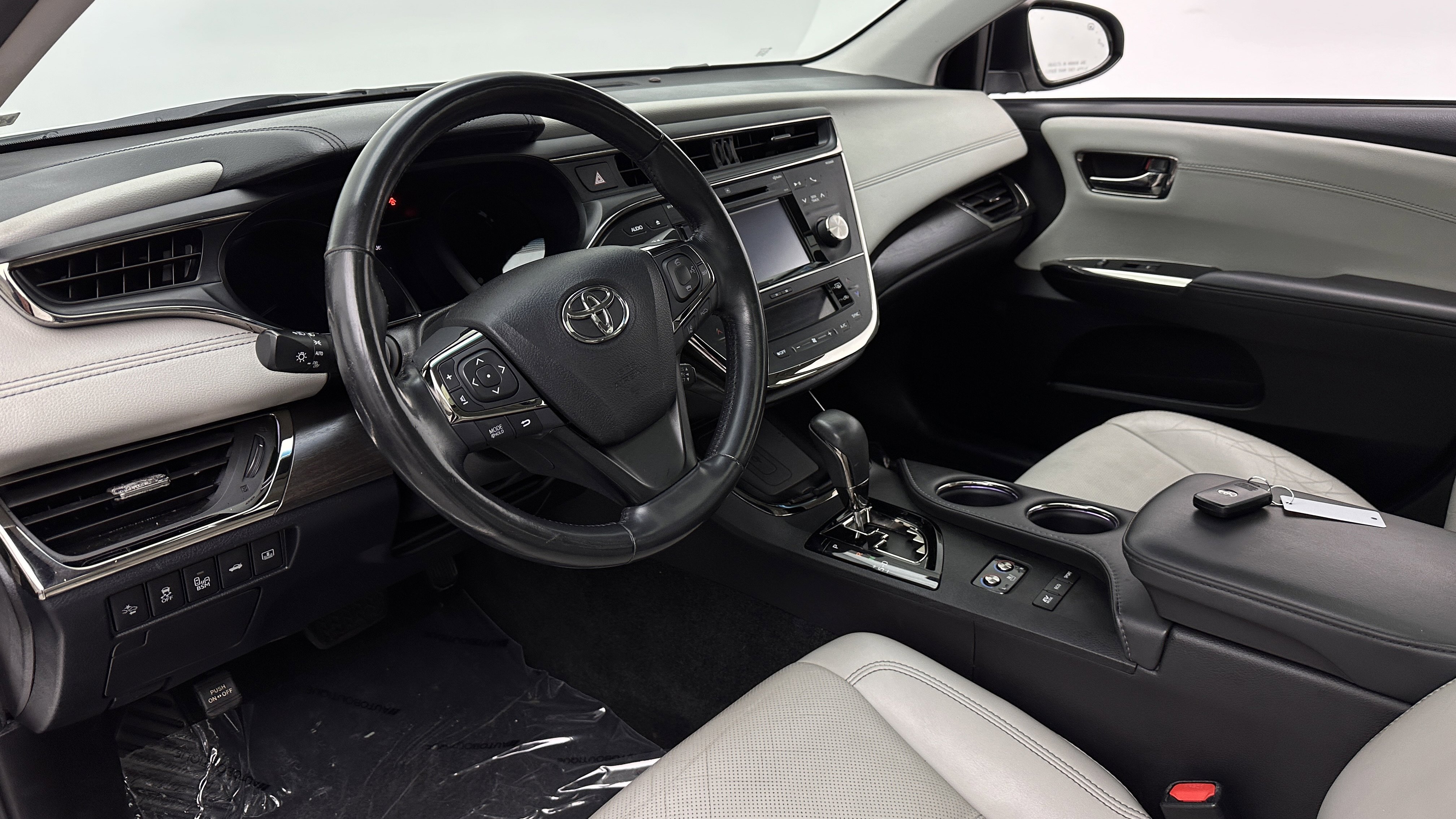 Used 2018 Toyota Avalon Limited w/ Protection Package FWD image 11