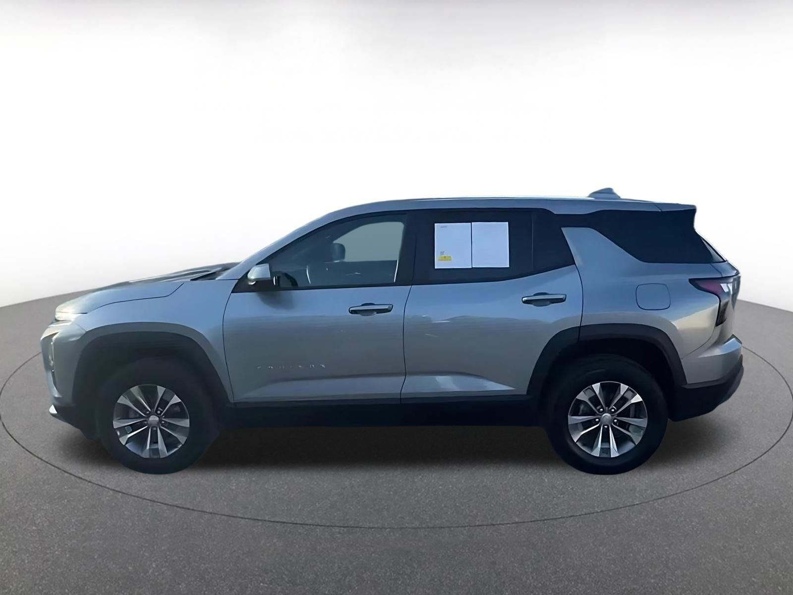 Used 2025 Chevrolet Equinox LT image 9