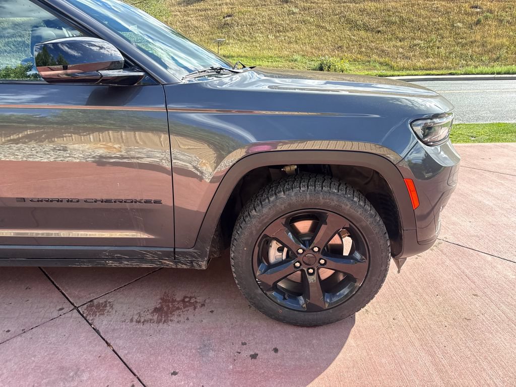 Used 2023 Jeep Grand Cherokee L Laredo AWD/4WD image 33