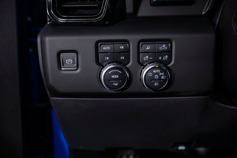 Used 2023 GMC Sierra 1500 AT4 w/ Technology Package AWD/4WD image 36