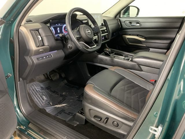Used 2025 Nissan Pathfinder Platinum w/ Lighting Package (N93) AWD/4WD image 31