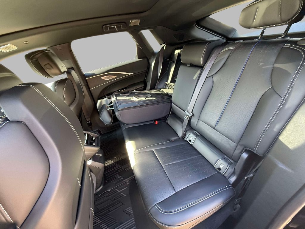 New 2026 Cadillac Lyriq V w/ LPO, Floor Liner Package AWD/4WD image 13