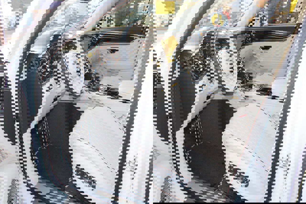 Used 2021 Bentley Flying Spur W12 image 27