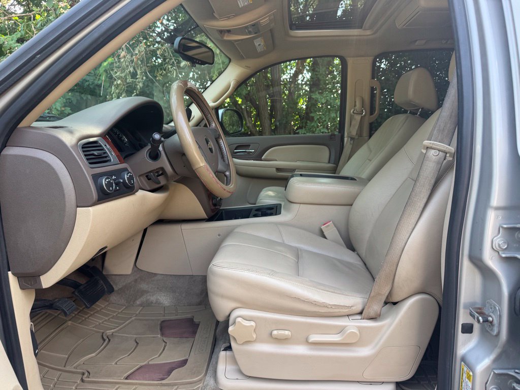 Used 2009 Chevrolet Suburban LT AWD/4WD image 7