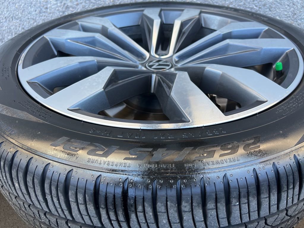 Certified 2023 Volkswagen Atlas Cross Sport SEL Premium R-Line image 31