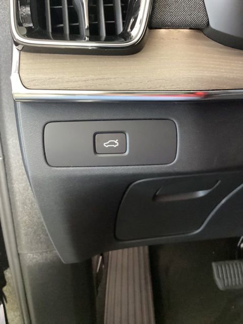 New 2026 Volvo XC90 B6 Plus w/ Protection Package Premier image 19