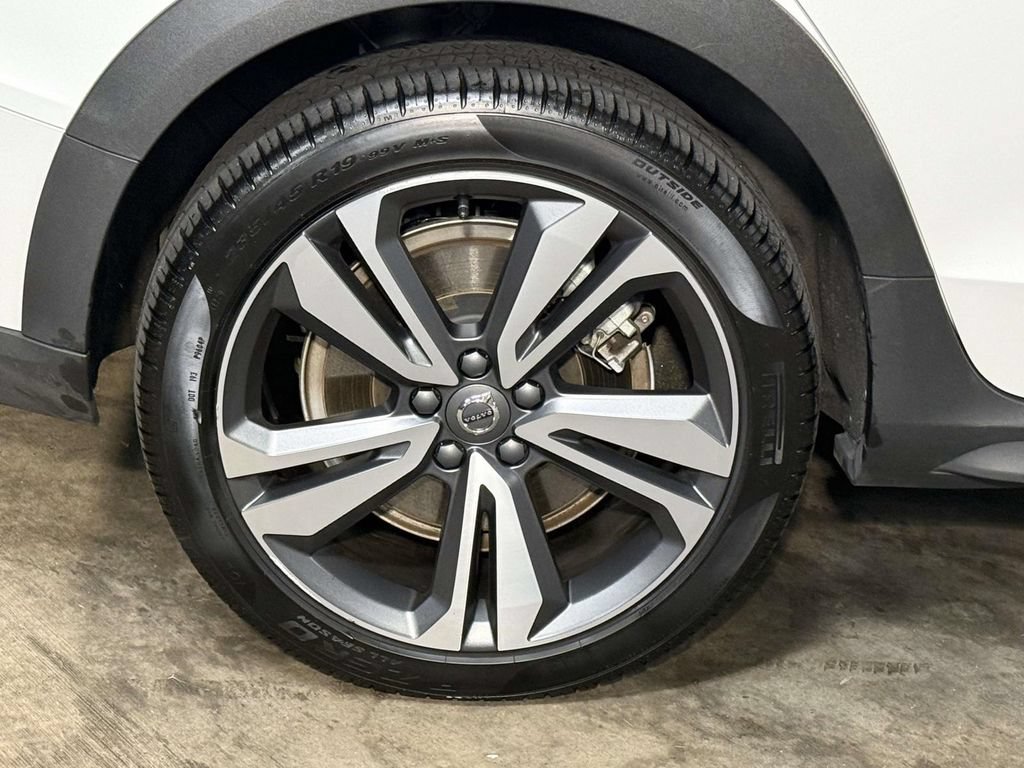 Used 2025 Volvo V60 B5 Cross Country Plus AWD/4WD image 13