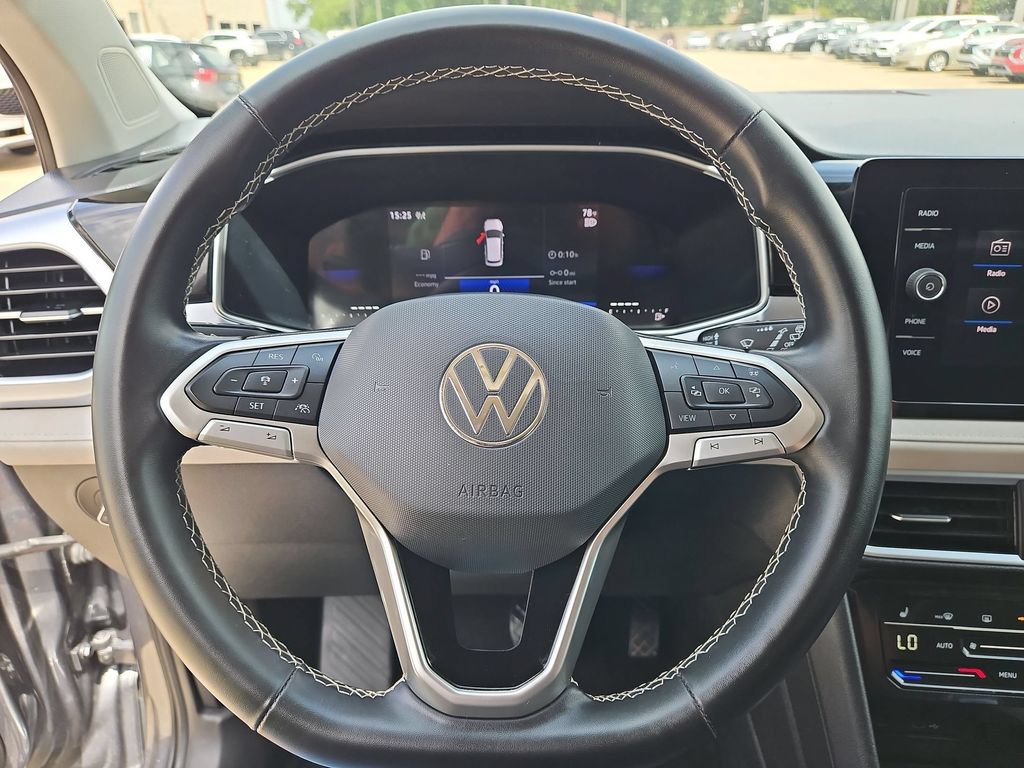 Used 2025 Volkswagen Taos SE AWD/4WD image 23