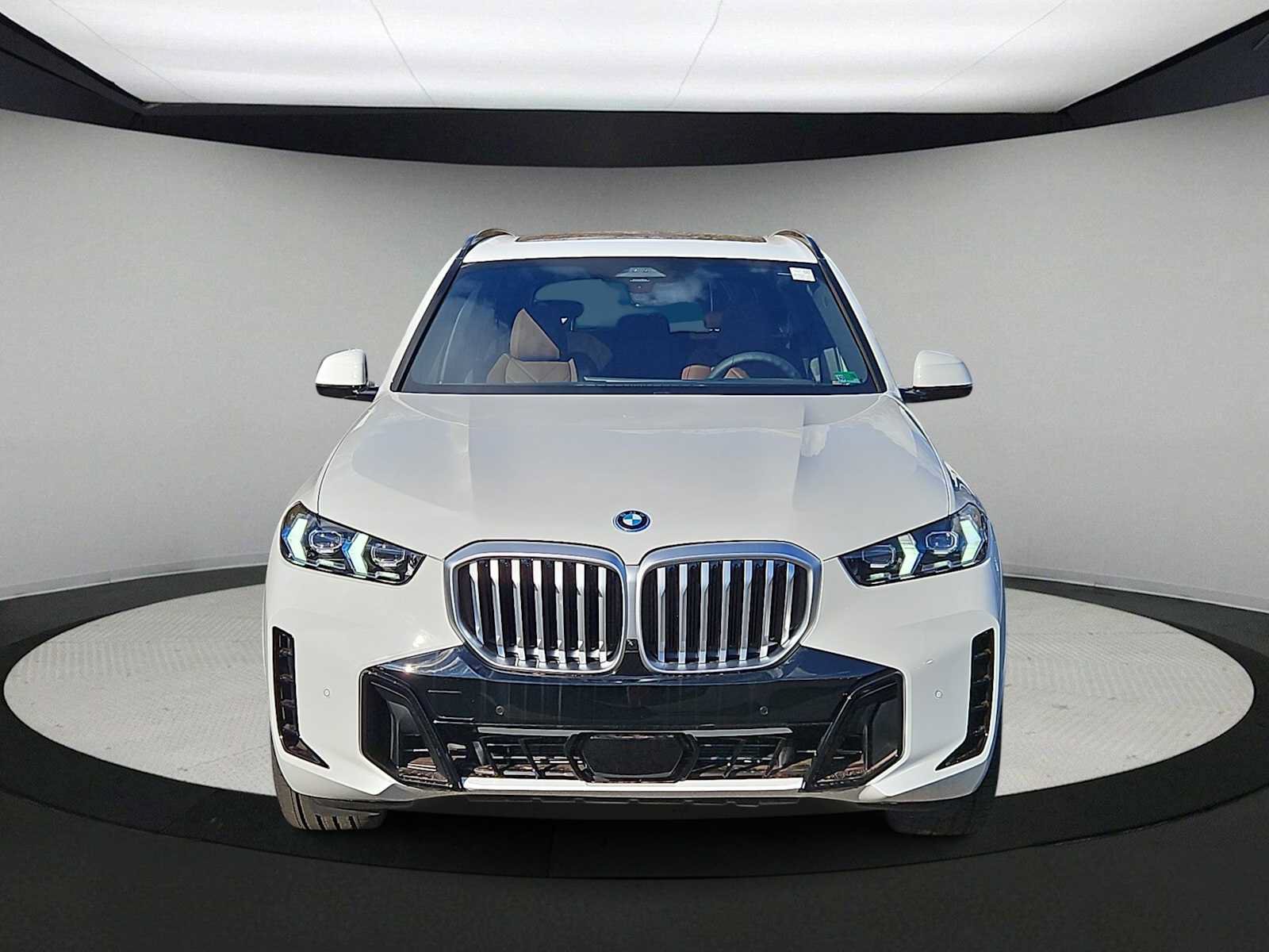 Used 2026 BMW X5 xDrive50e w/ M Sport Package AWD/4WD image 3