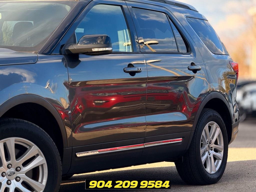 Used 2018 Ford Explorer XLT w/ Equipment Group 202A AWD/4WD image 5