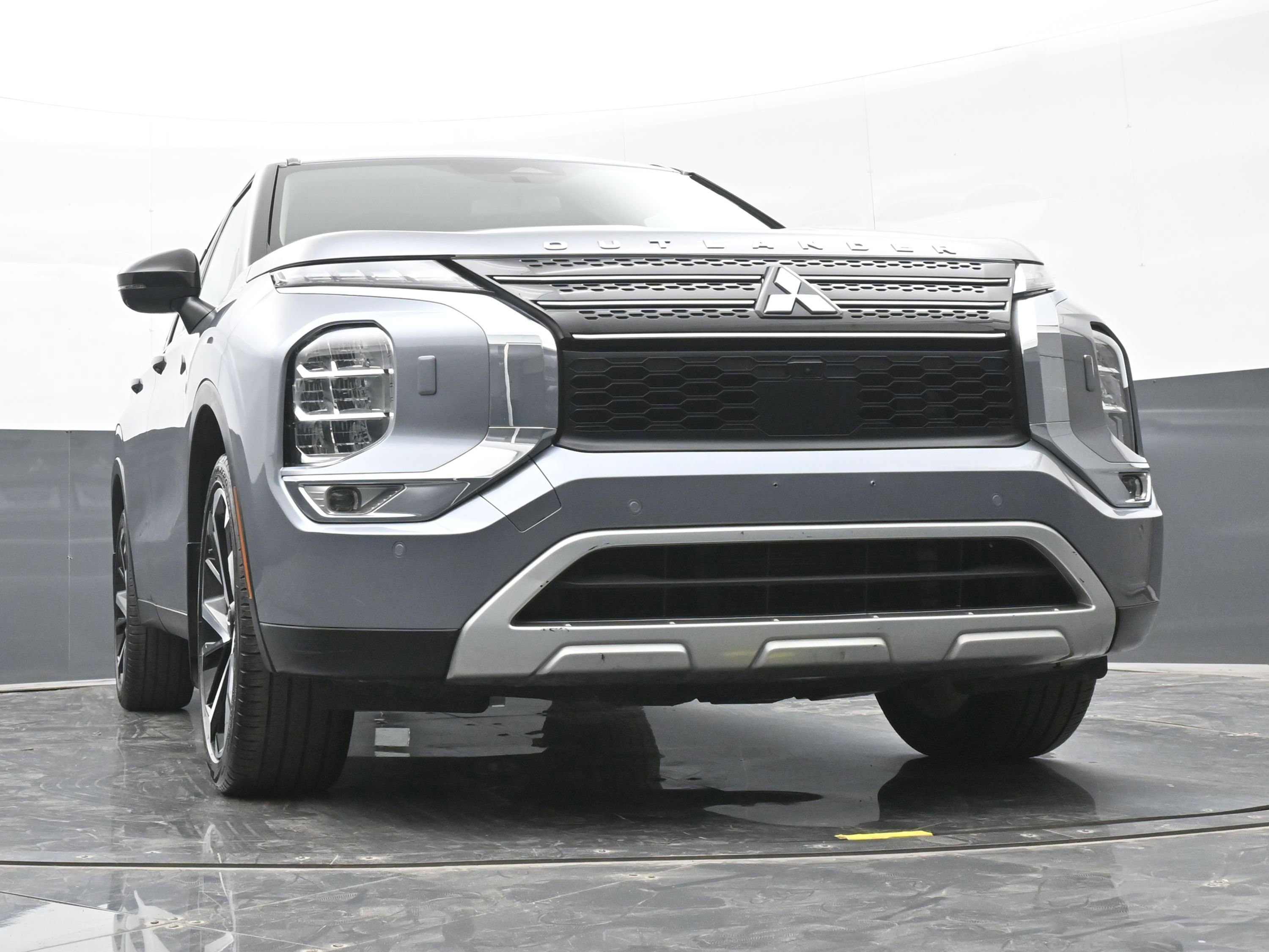 Used 2023 Mitsubishi Outlander SE image 44