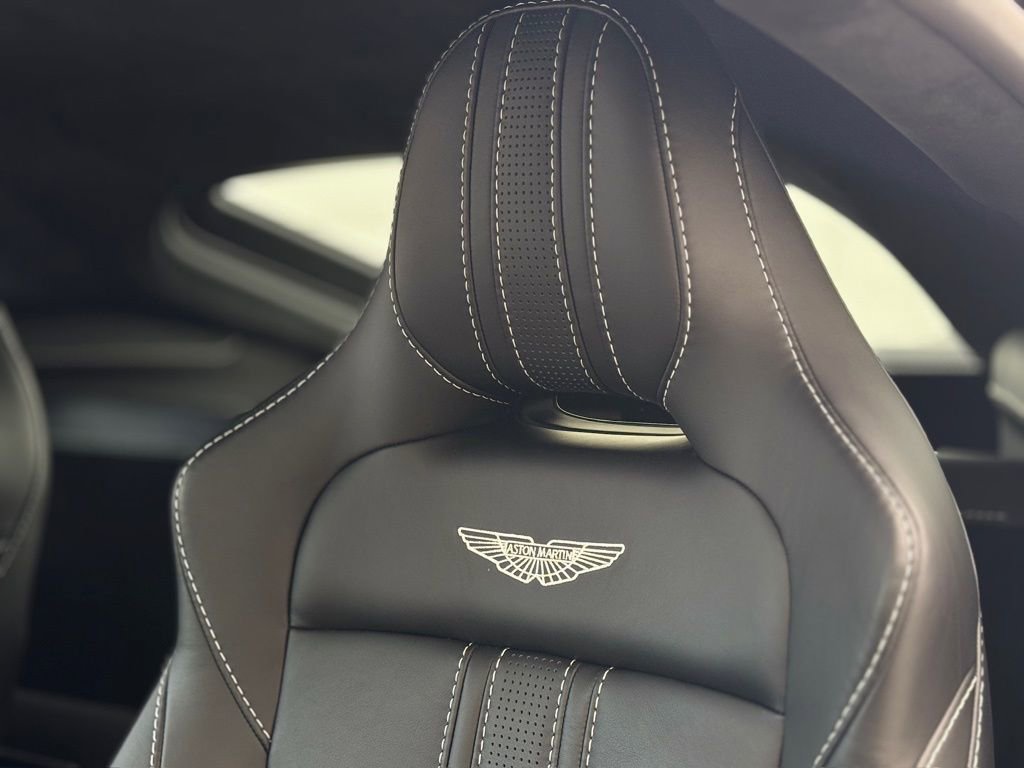Used 2021 Aston Martin V8 Vantage Coupe image 15