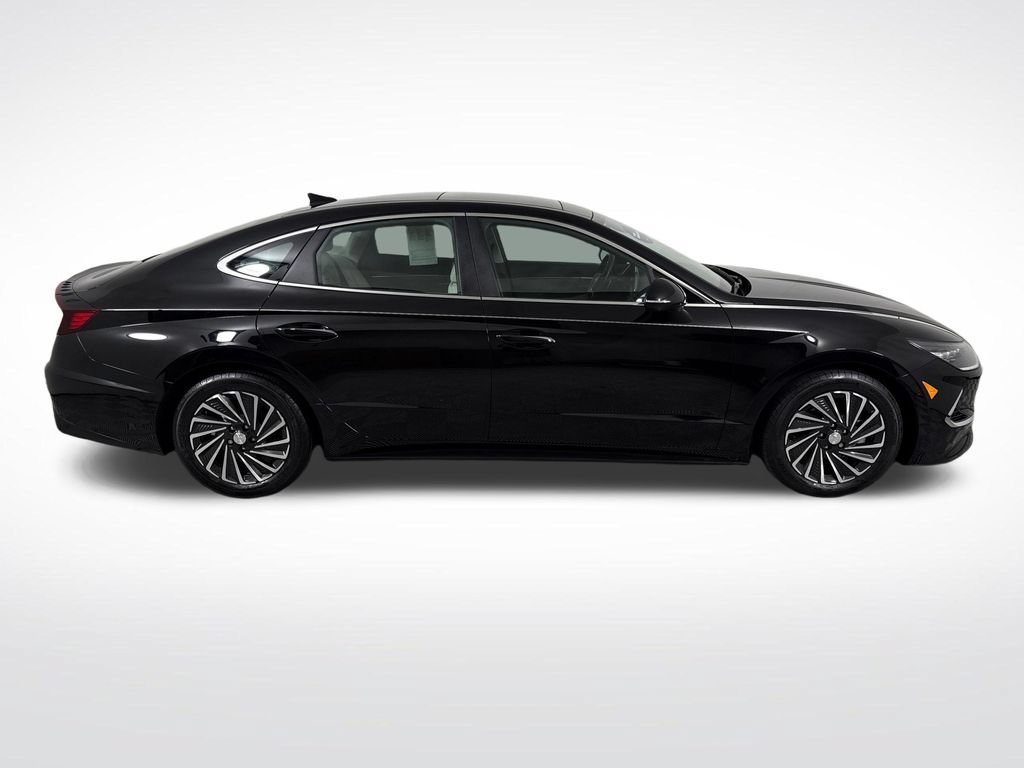 Used 2023 Hyundai Sonata Limited FWD image 2