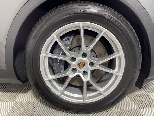 Used 2025 Porsche Cayenne image 19