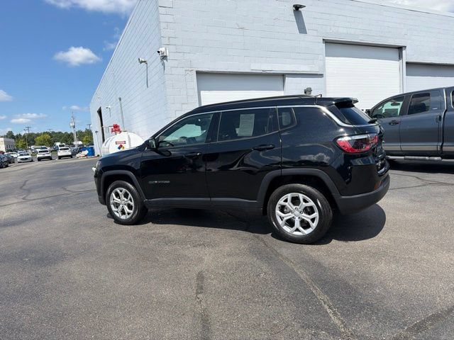 Used 2024 Jeep Compass Latitude AWD/4WD image 16