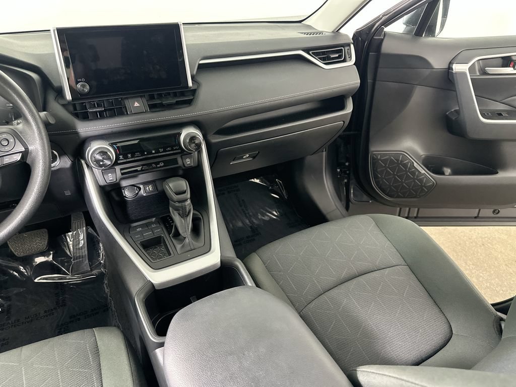 Used 2025 Toyota RAV4 XLE FWD image 19