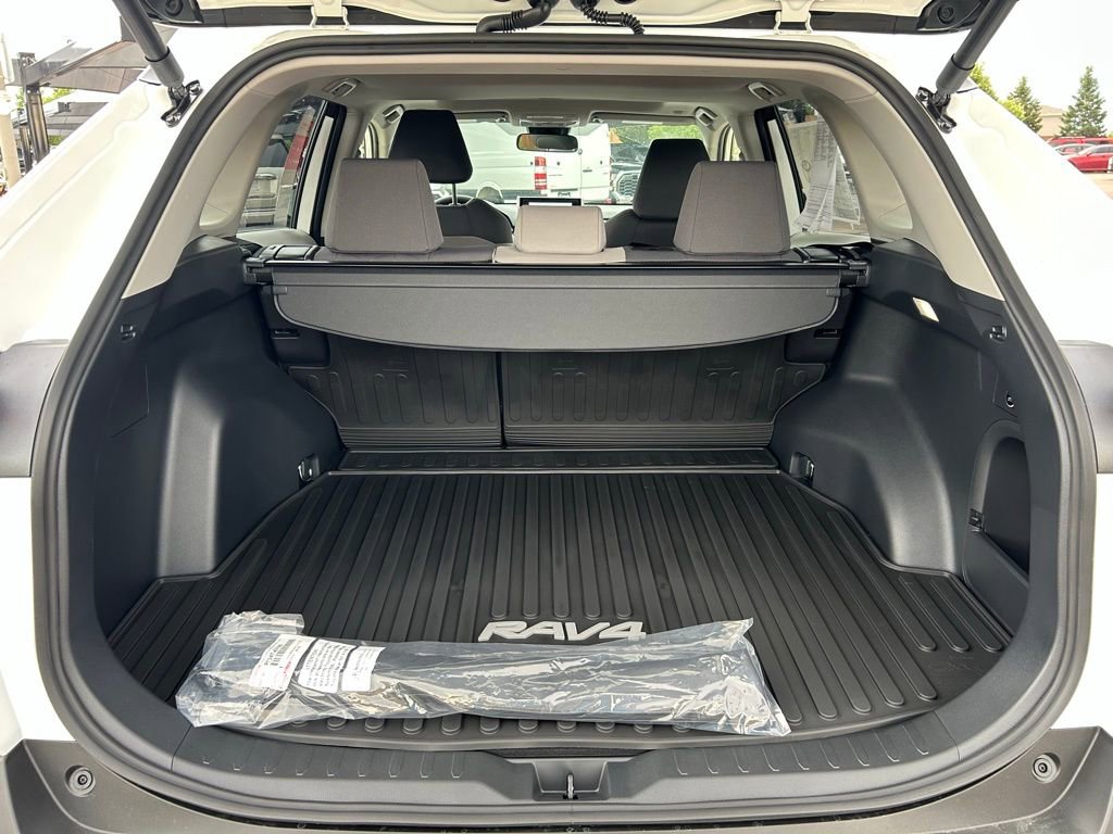 Used 2025 Toyota RAV4 XLE image 48