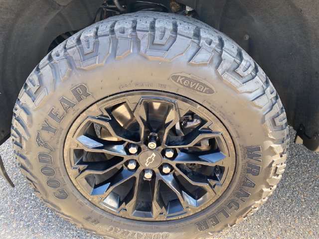 Used 2021 Chevrolet Colorado Z71 w/ Safety Package AWD/4WD image 27