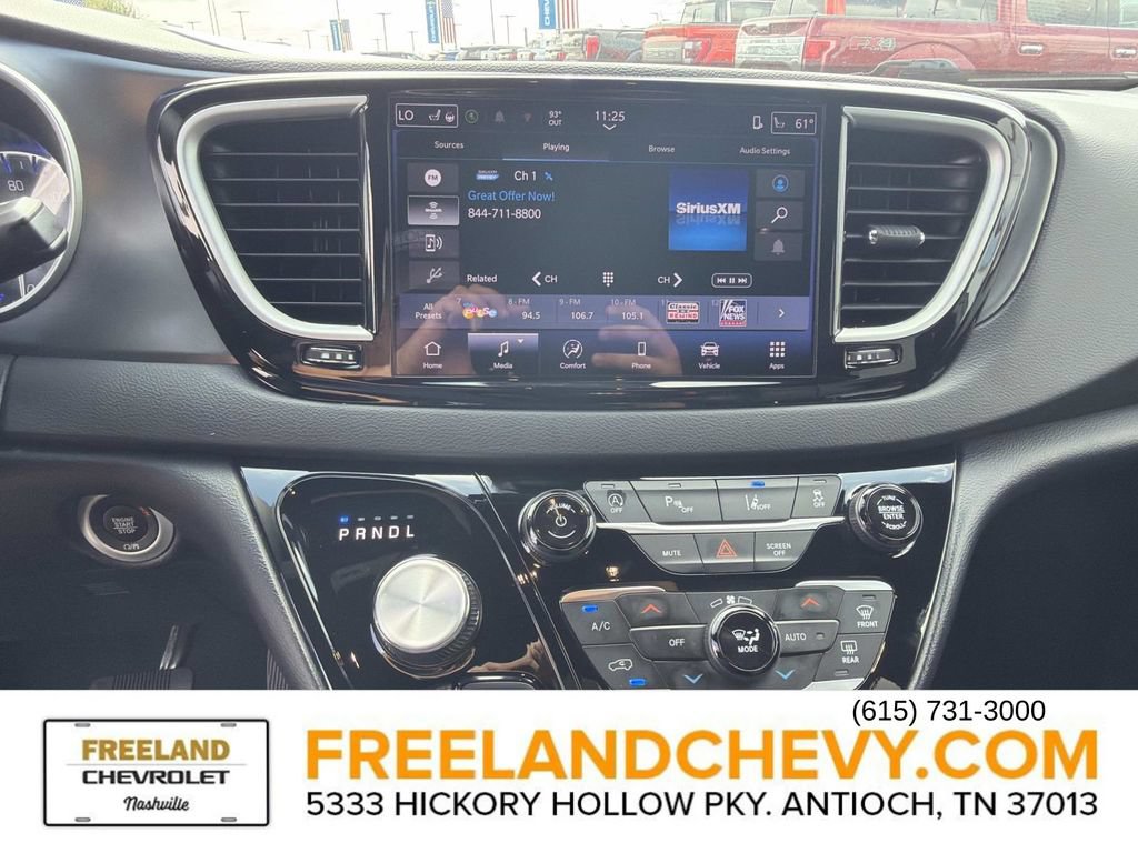 Used 2025 Chrysler Pacifica Select FWD image 30