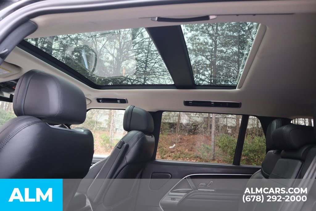 Used 2025 Land Rover Range Rover Long Wheelbase SE image 19