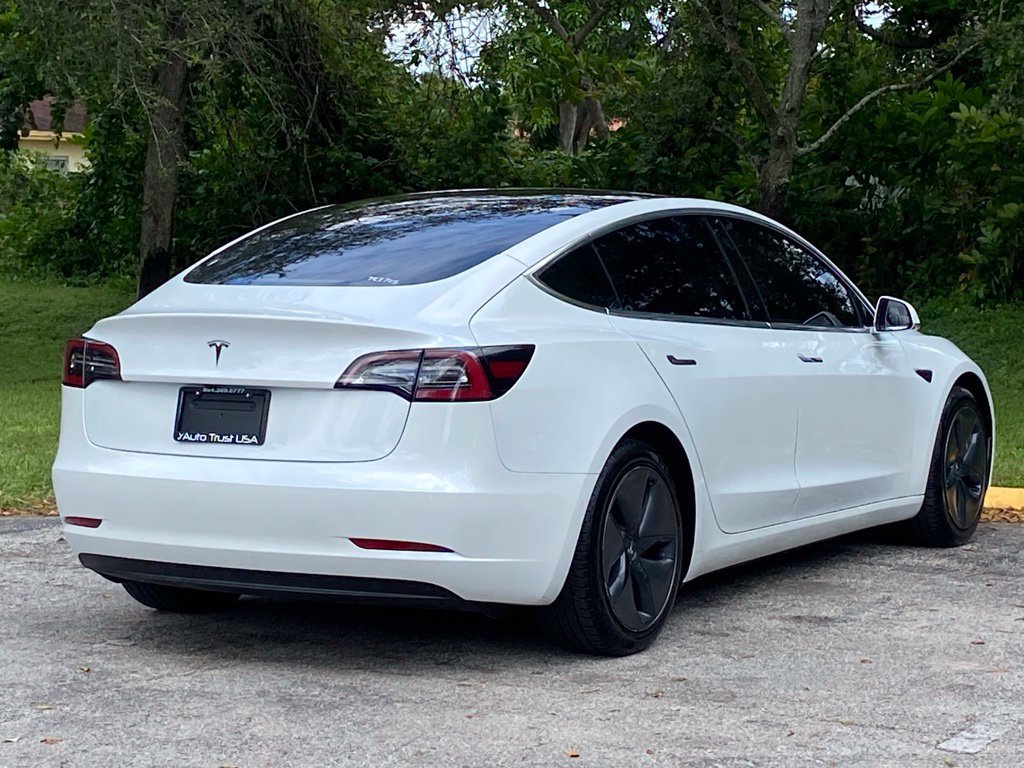Used 2020 Tesla Model 3 Standard Range RWD image 8