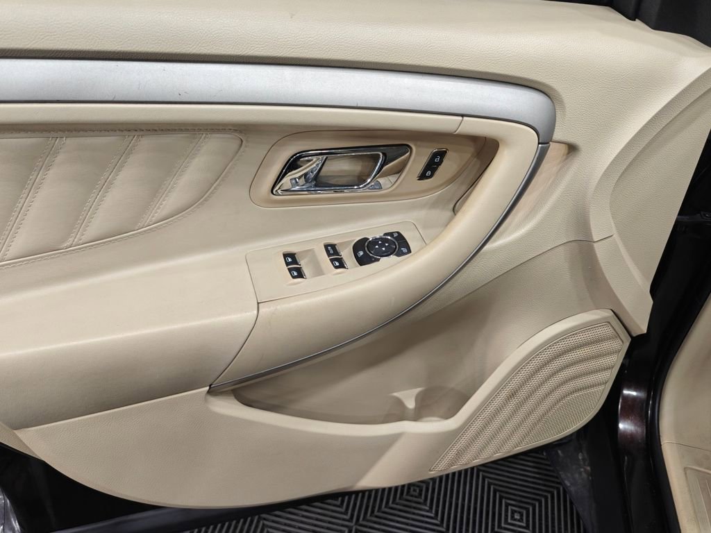 Used 2013 Ford Taurus SEL image 31