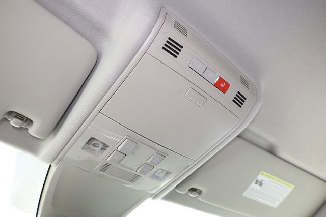 Used 2023 Volkswagen Tiguan SE image 26