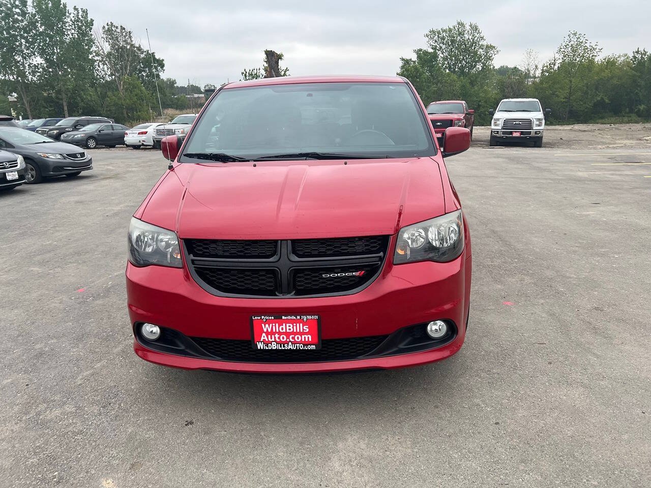 Used 2014 Dodge Grand Caravan SXT w/ Blacktop Package FWD image 2