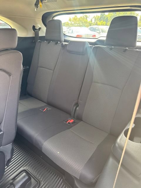 Used 2023 Toyota Highlander LE AWD/4WD image 12