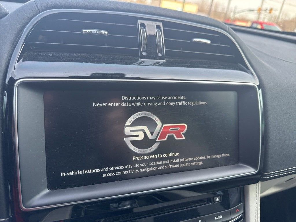 Used 2020 Jaguar F-PACE SVR image 16