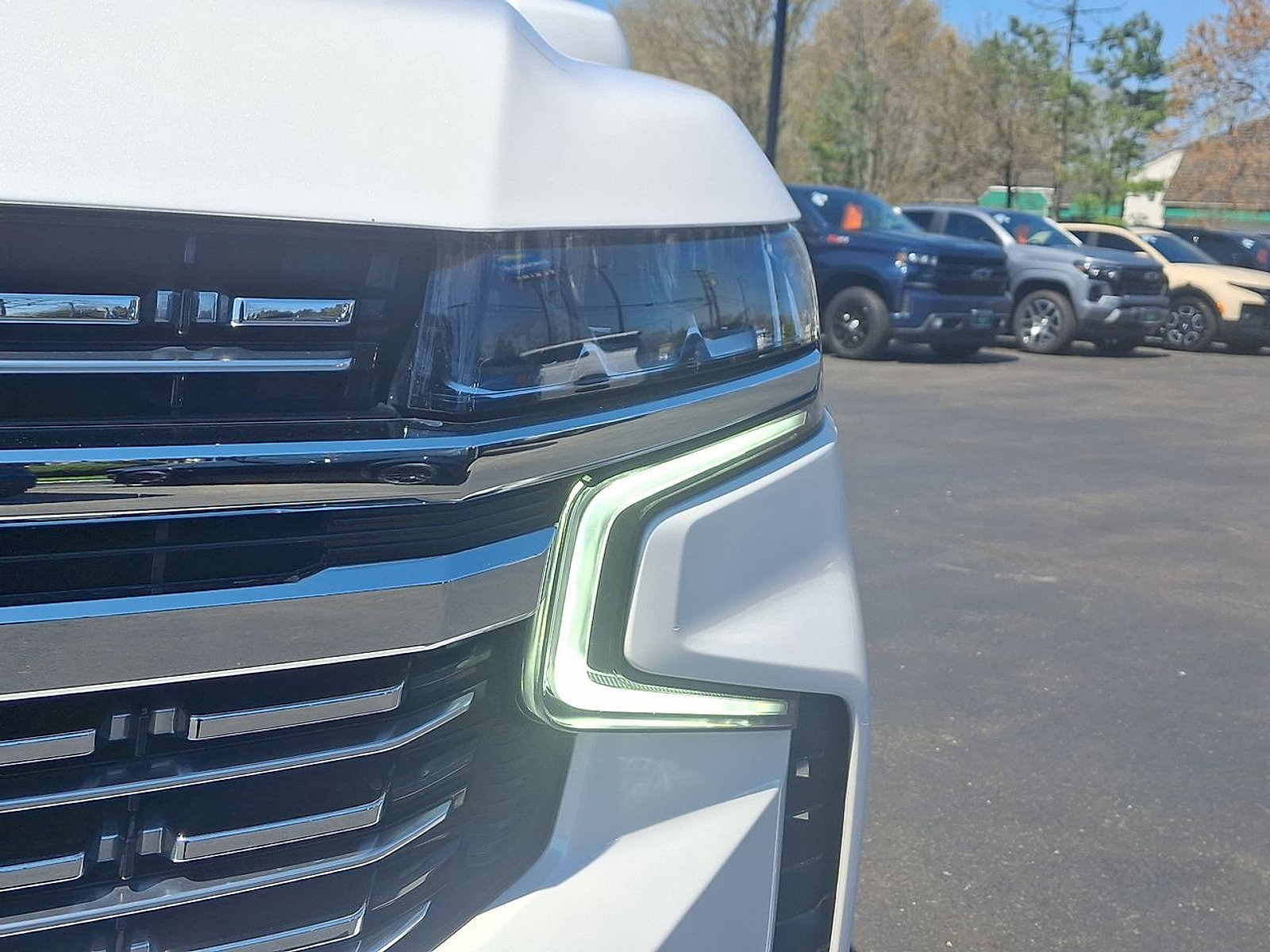 Certified 2022 Chevrolet Suburban RST w/ Luxury Package AWD/4WD image 28