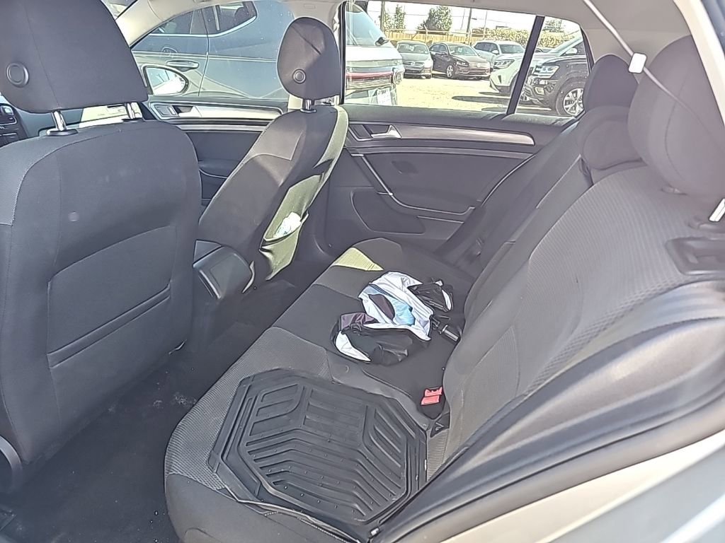 Used 2019 Volkswagen Golf S image 6