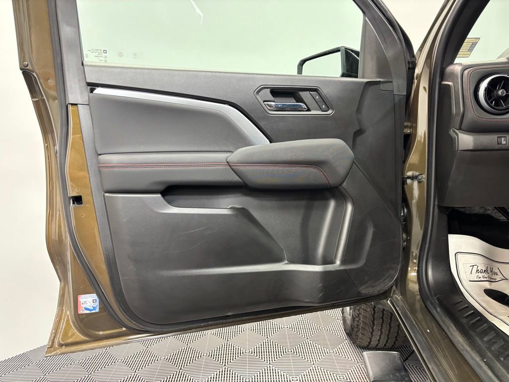 Used 2023 Chevrolet Colorado Z71 AWD/4WD image 16
