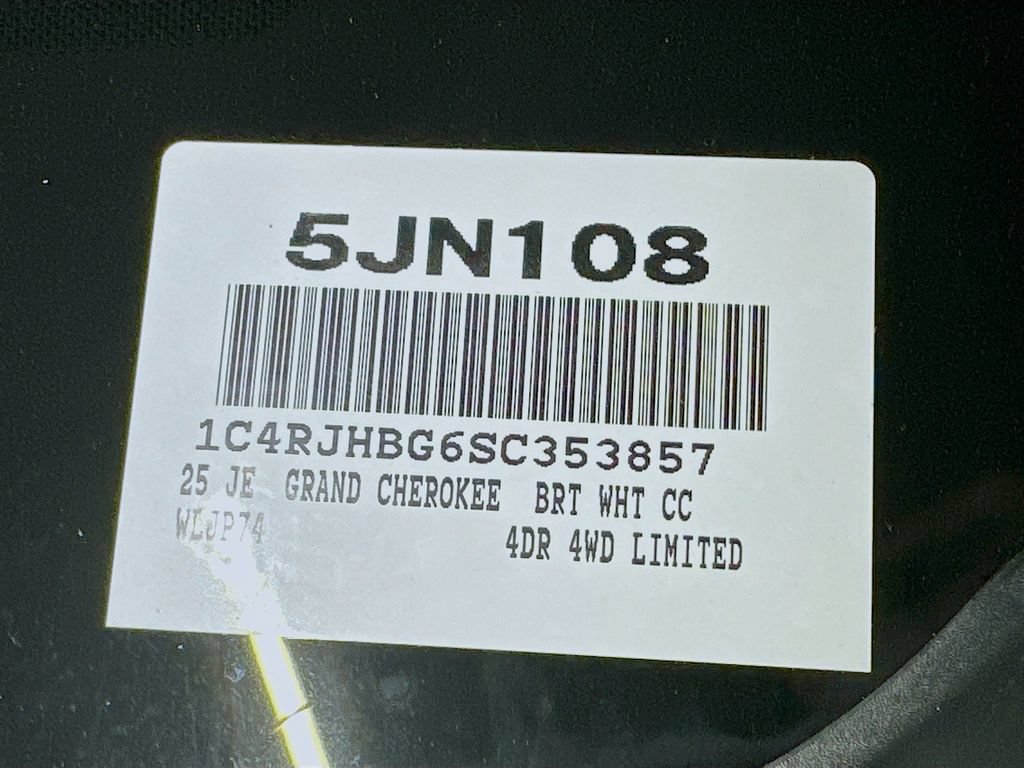 New 2025 Jeep Grand Cherokee Limited w/ Luxury Tech Group II AWD/4WD image 24