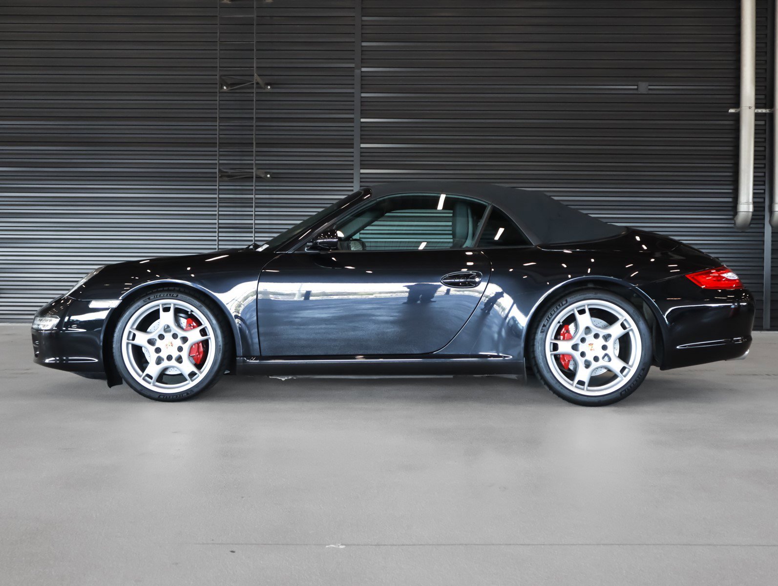 Used 2006 Porsche 911 Carrera S image 2
