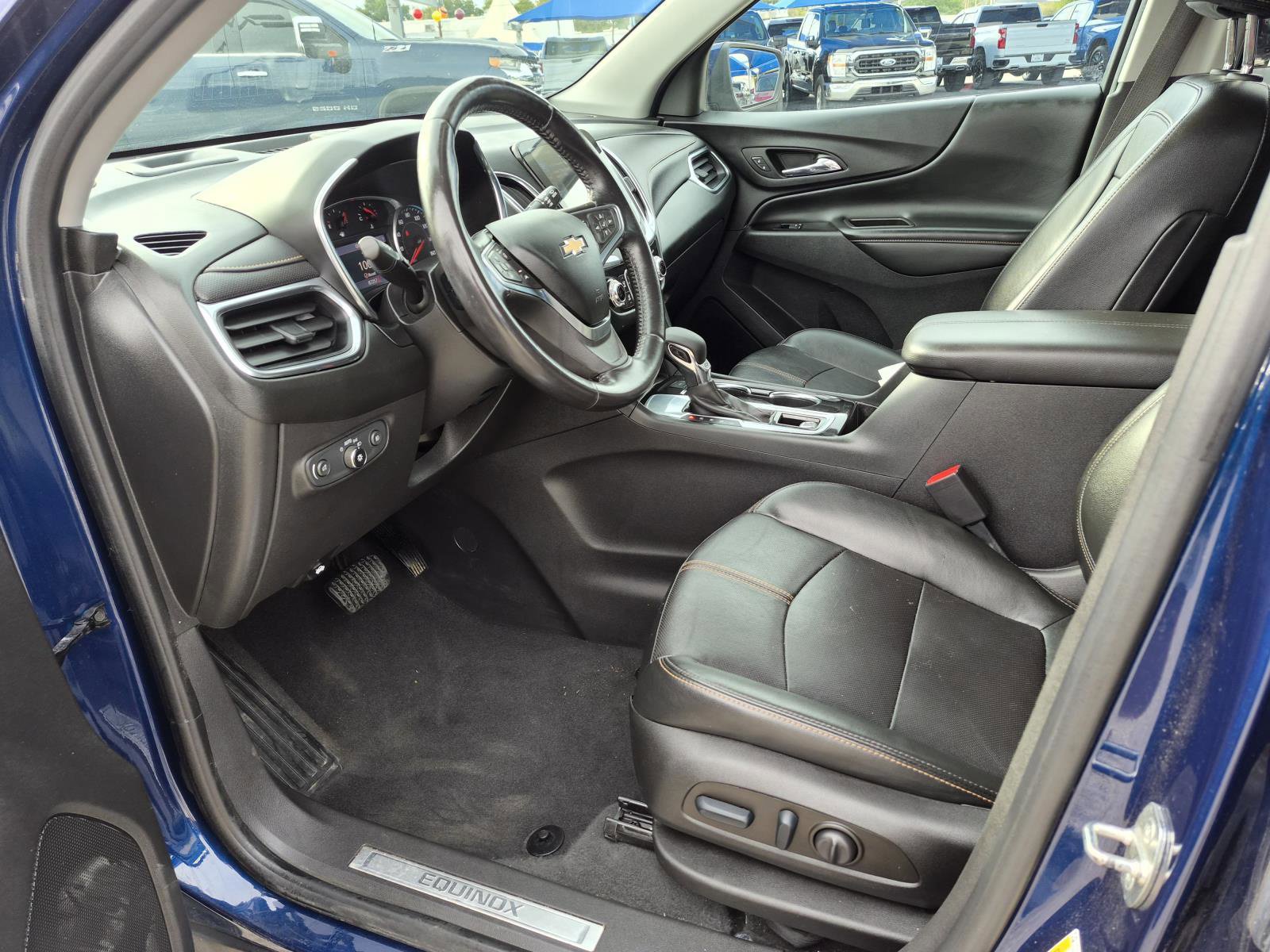 Used 2022 Chevrolet Equinox Premier FWD image 2